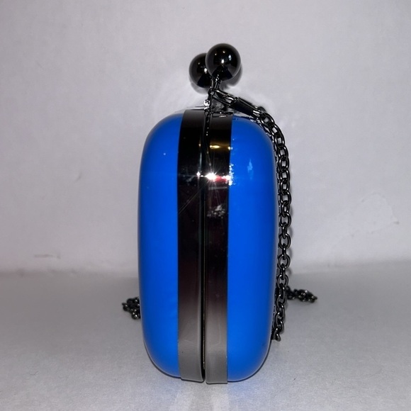 Blue Padded Pillbox snap Close Purse with detachable Chain - Picture 5 of 6
